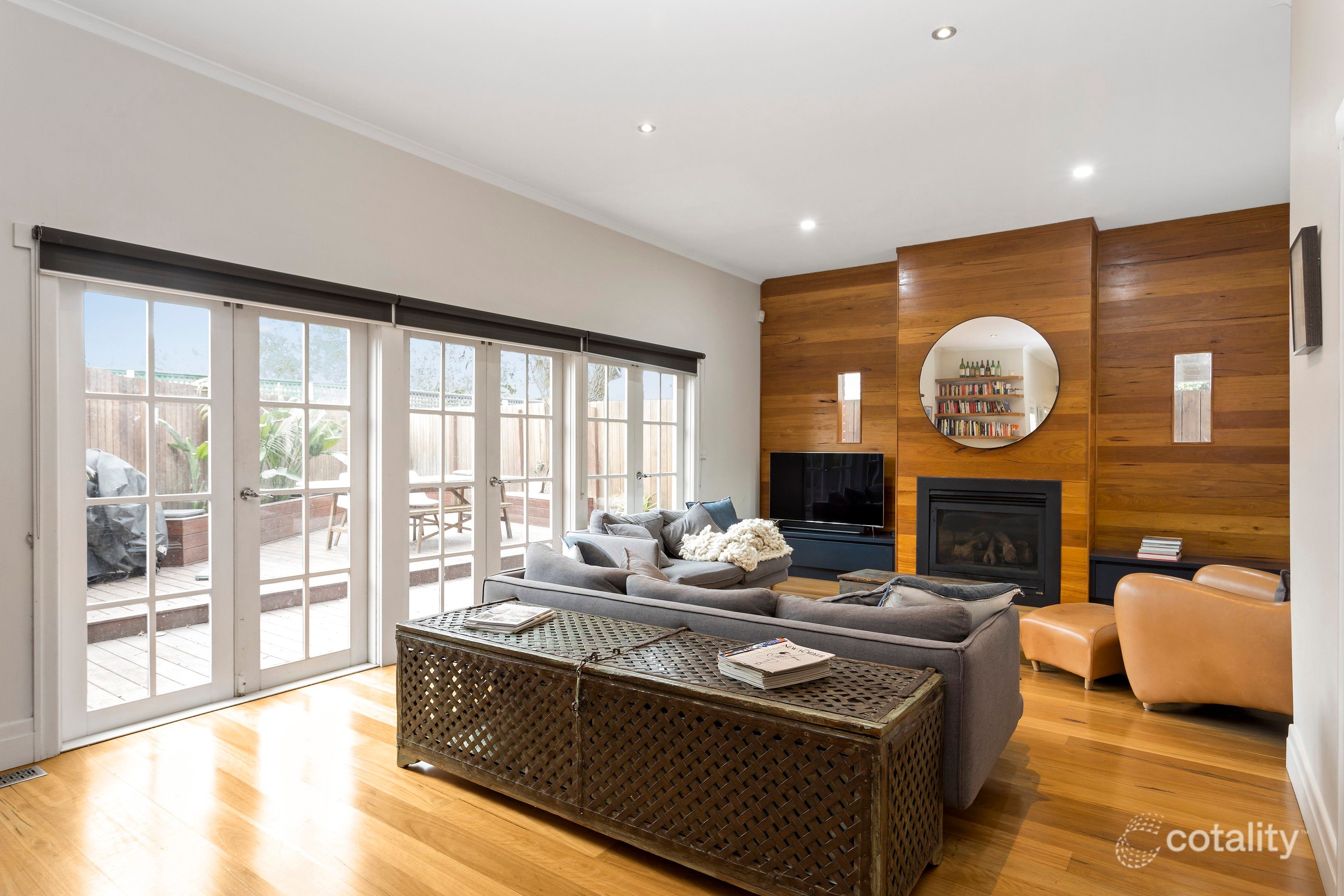 1 Thackeray St, Elwood, VIC 3184