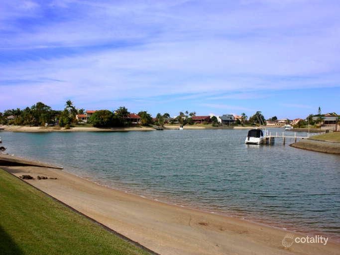 18 Wyuna St, Broadbeach Waters, QLD 4218