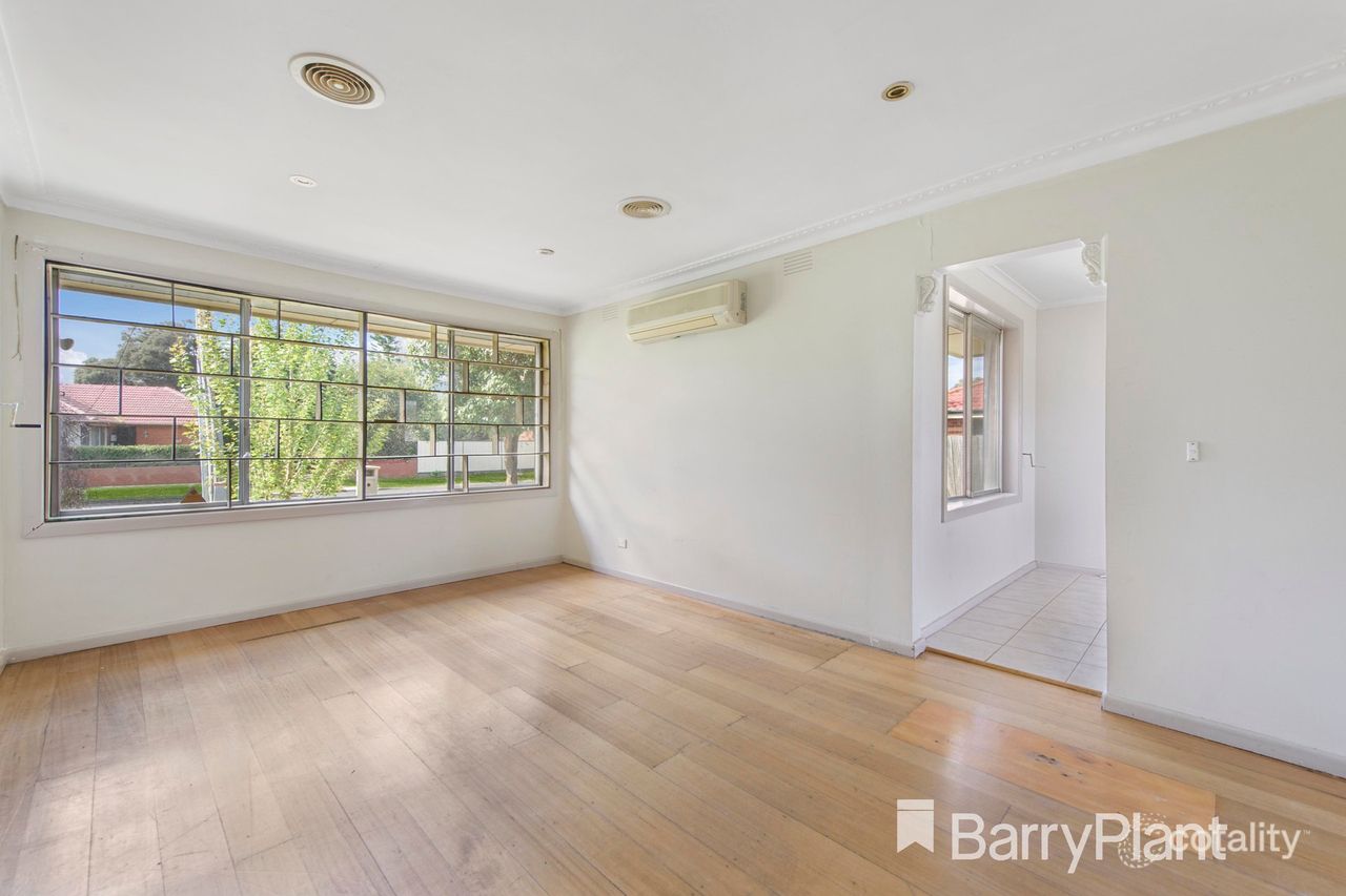 30 Toolern St, Melton South, VIC 3338