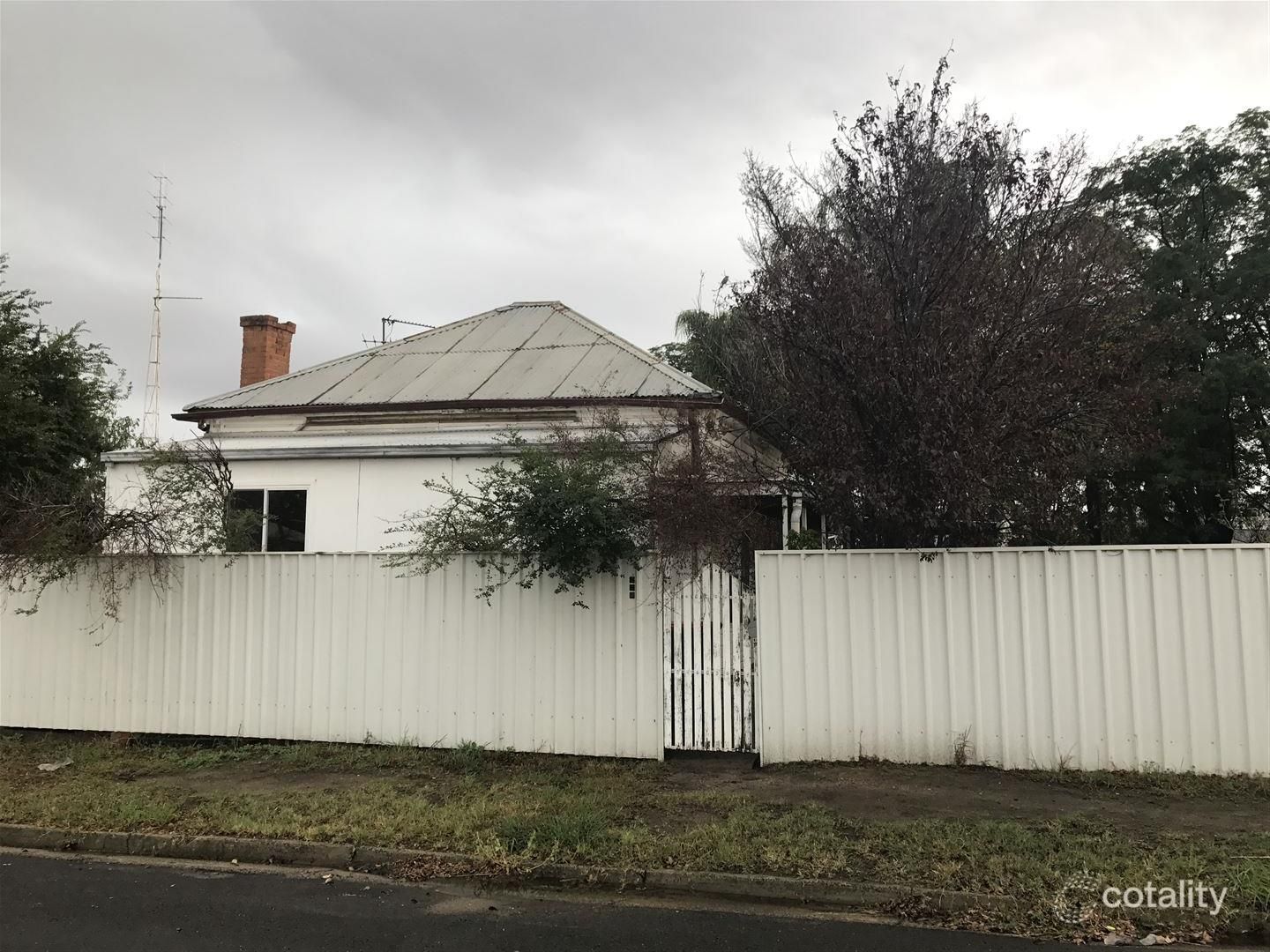 415 Belmore St, Hay, NSW 2711