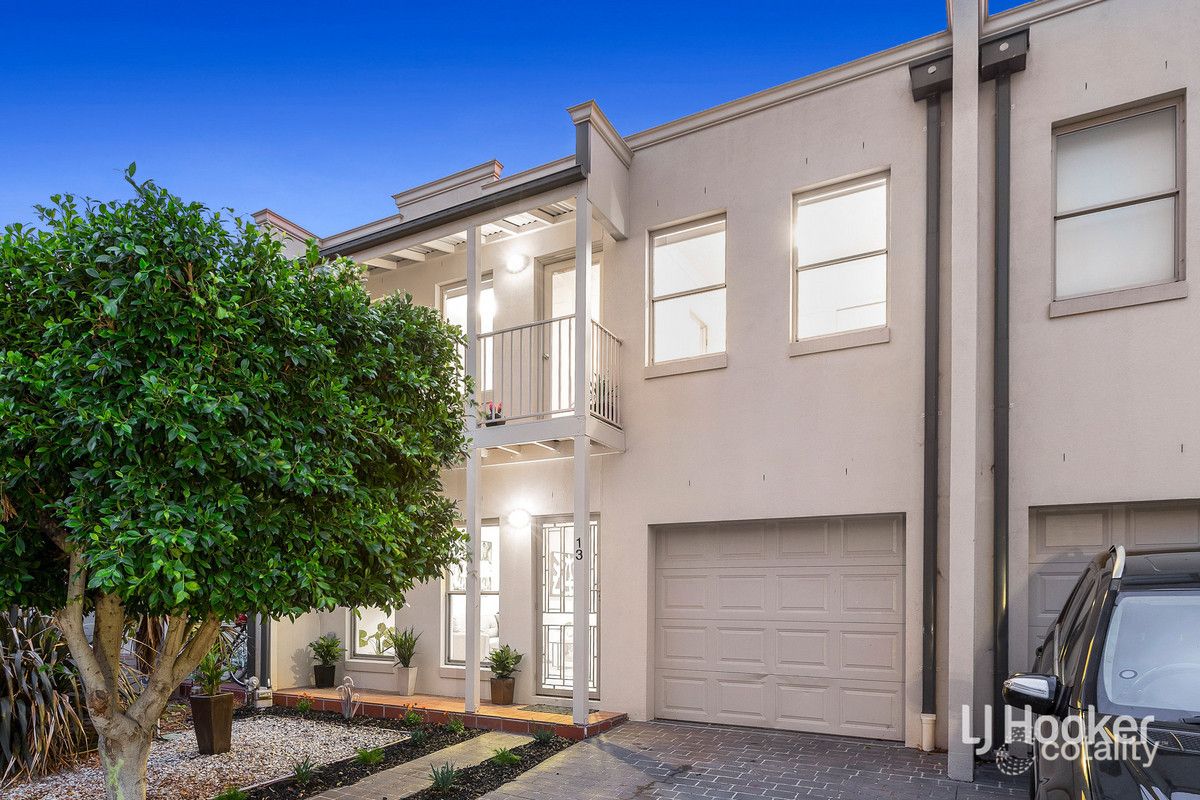 13/14 Mickleton Gr, Point Cook, VIC 3030