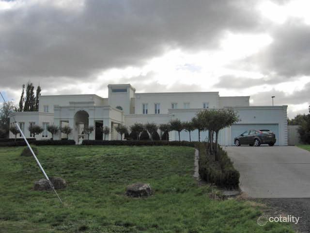 4 Dumfries Tce, Greenvale, VIC 3059