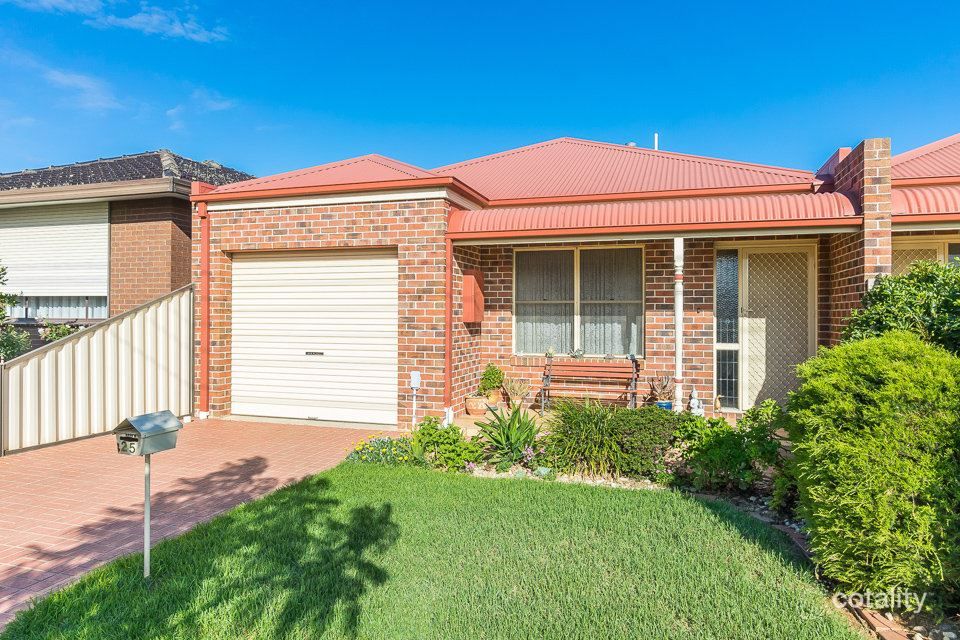 2/25 Collins St, Werribee, VIC 3030