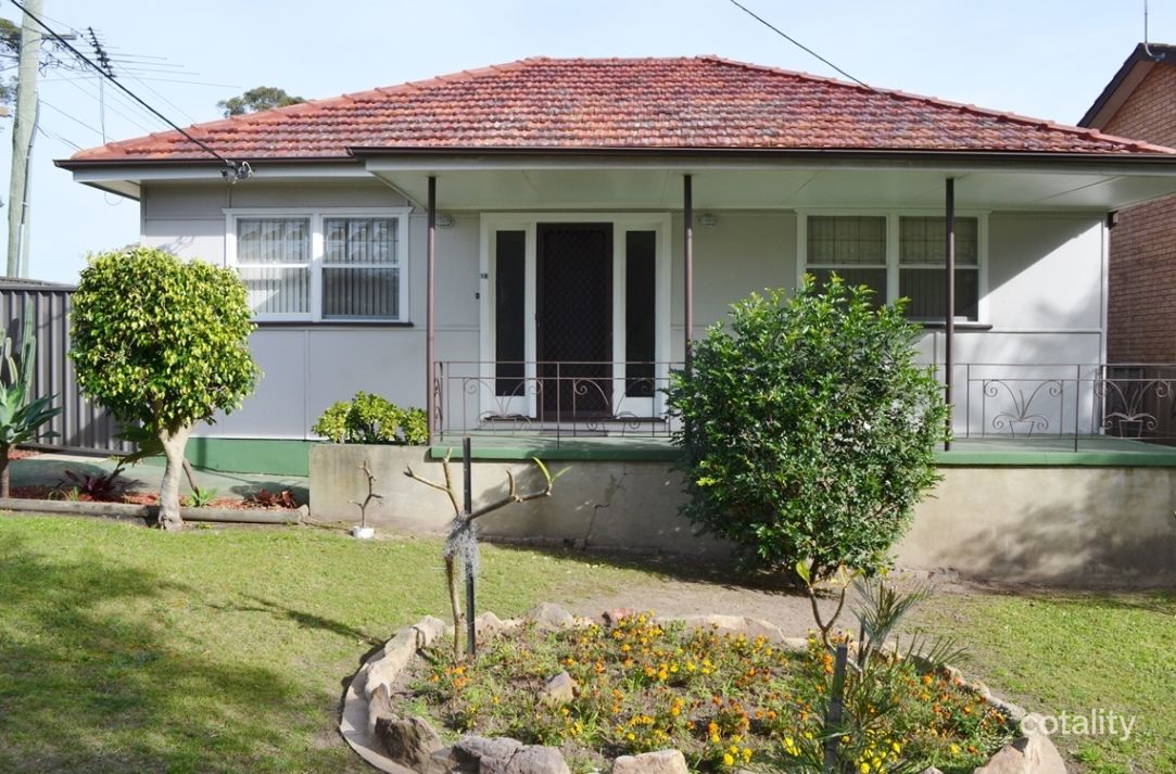 18 Georges Cres, Georges Hall, NSW 2198