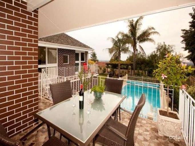 25 Crompton Dr, Wattle Park, SA 5066