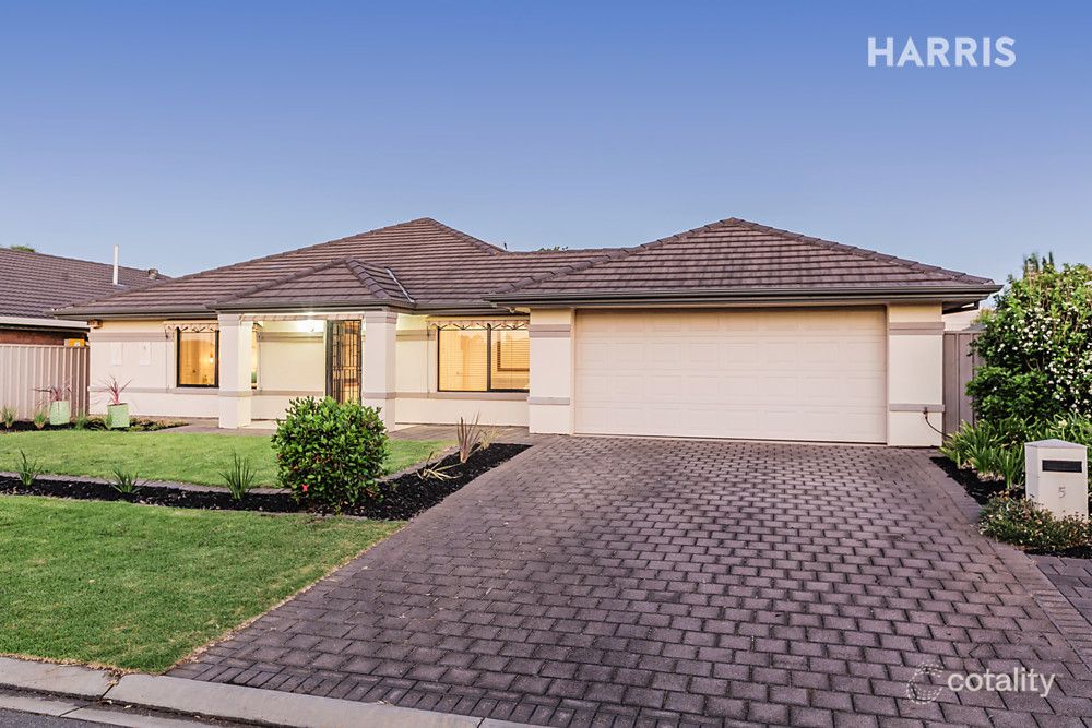 5 Regent Ave, Clovelly Park, SA 5042