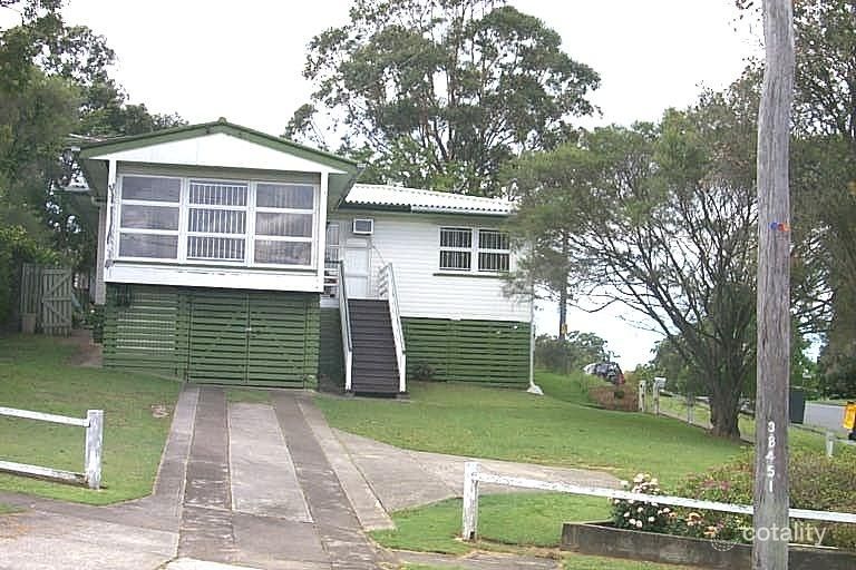 2 Chuter St, Stafford Heights, QLD 4053