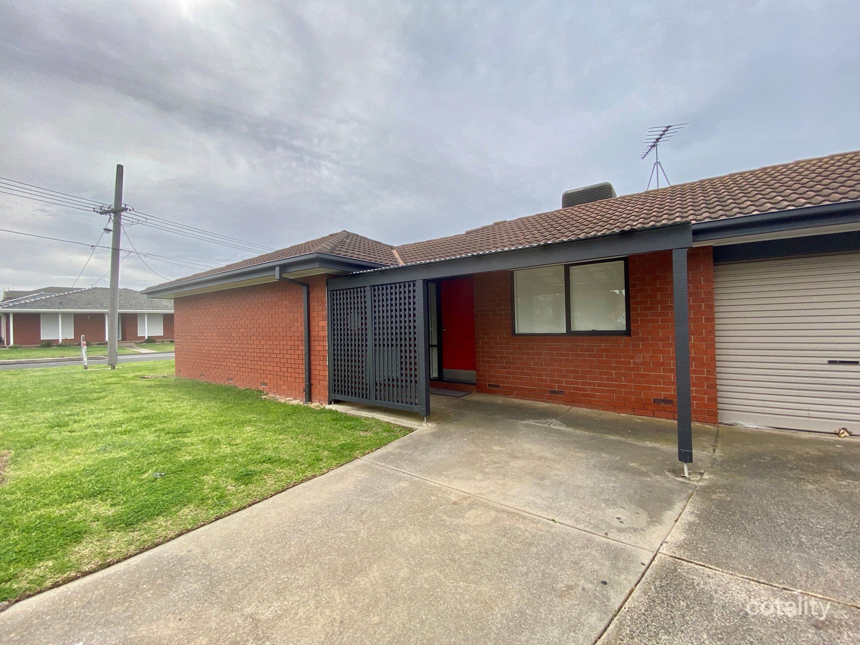 1/2 Nanworen Cres, Bell Park, VIC 3215