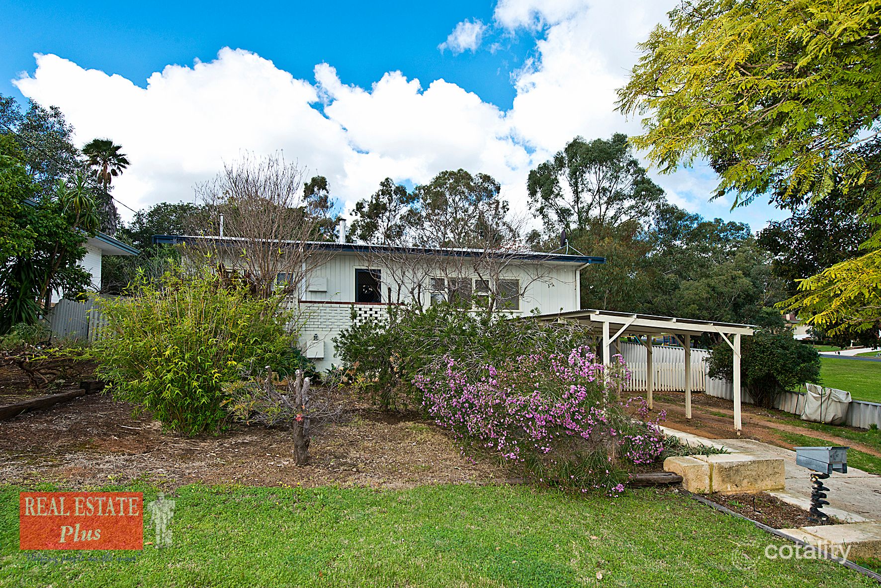 4 Russell Rd, Greenmount, WA 6056