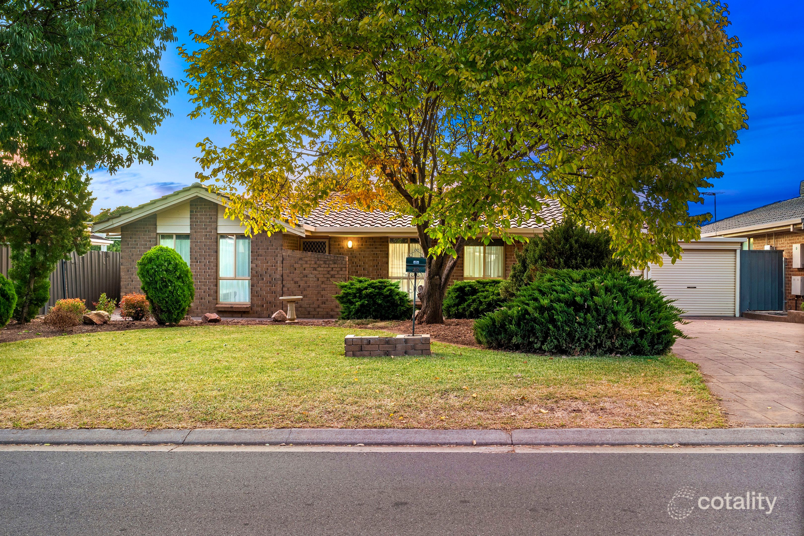 32 Elmwood Cct, Blakeview, SA 5114