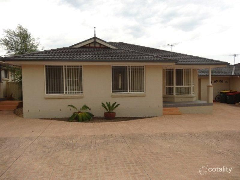 7 Goodooga Cl, Hinchinbrook, NSW 2168