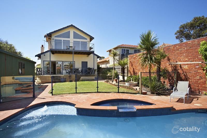 10 Holyrood St, Hampton, VIC 3188