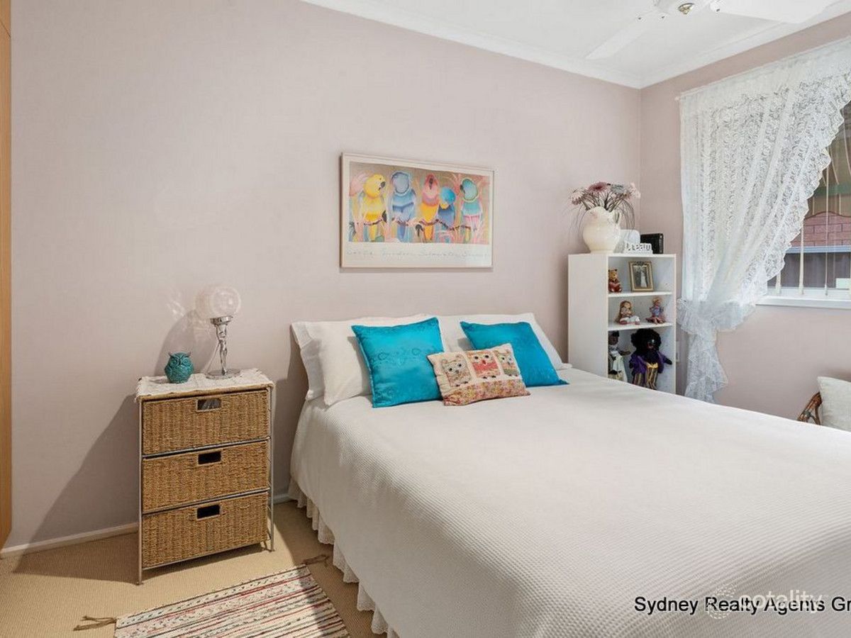 24 Brigalow Ave, Casula, NSW 2170