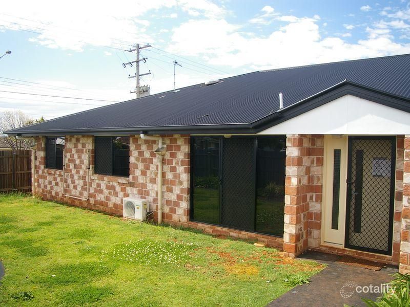 2/214 Taylor St, Newtown, QLD 4350