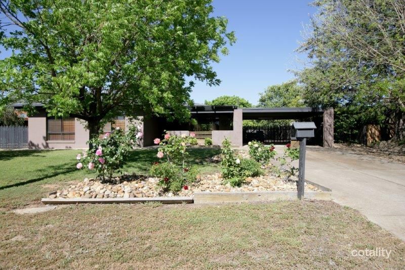 4 Gunyah Pl, Glenfield Park, NSW 2650