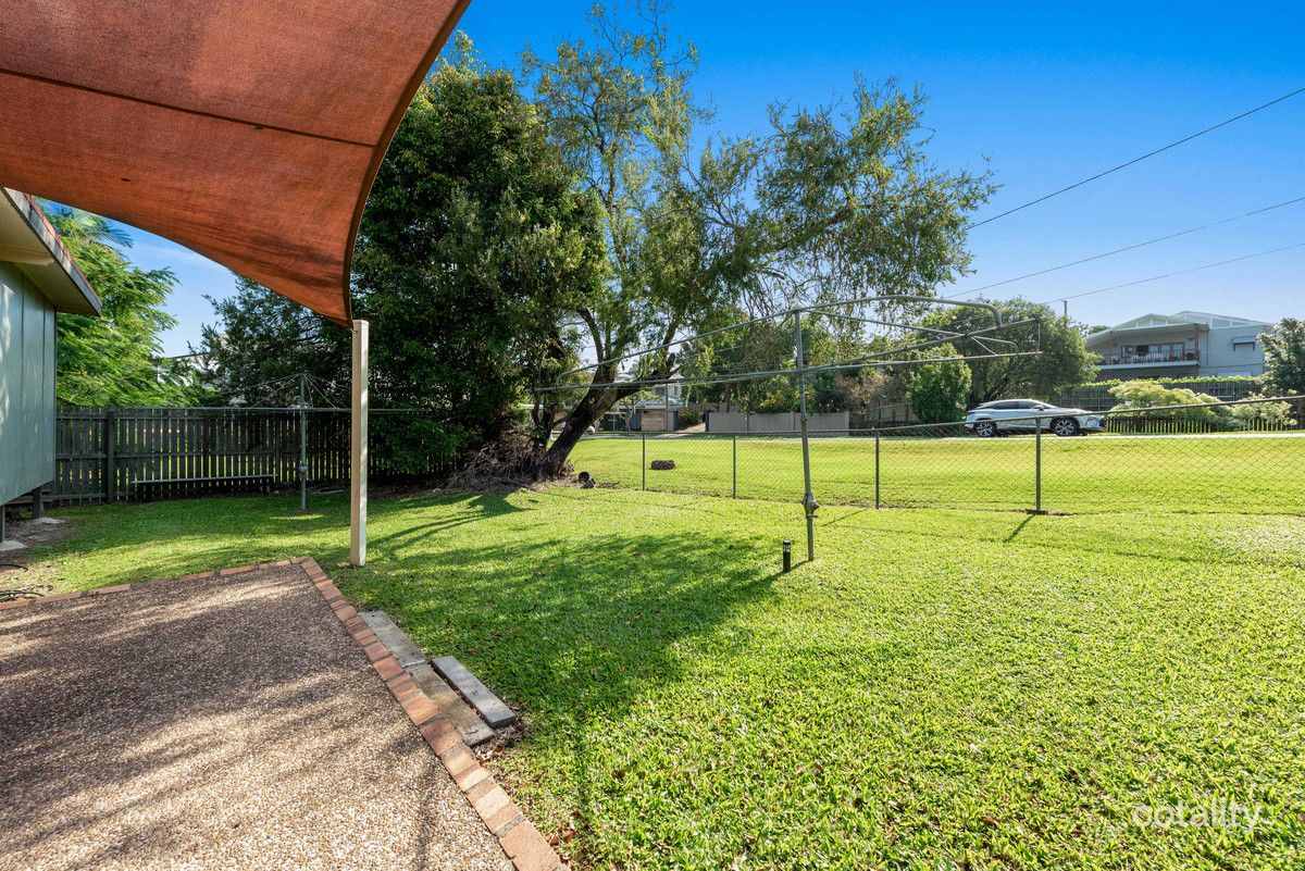 82 Raff Ave, Holland Park, QLD 4121