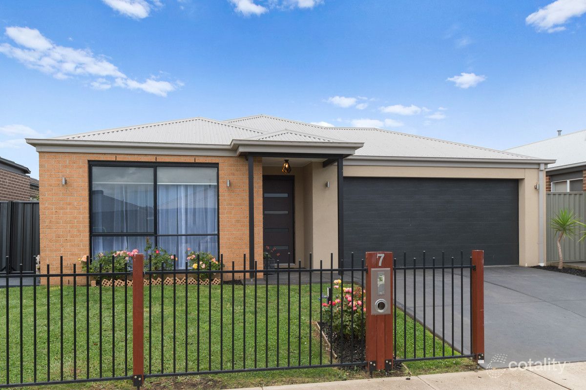 7 Heales Rd, Cranbourne East, VIC 3977