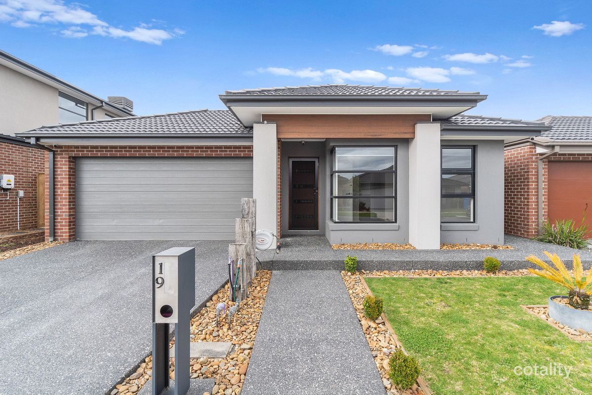 19 Kiwi Cres, Cranbourne South, VIC 3977