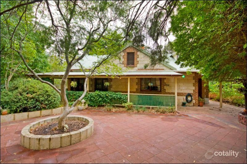 31 Schmitt Rd, Kalamunda, WA 6076