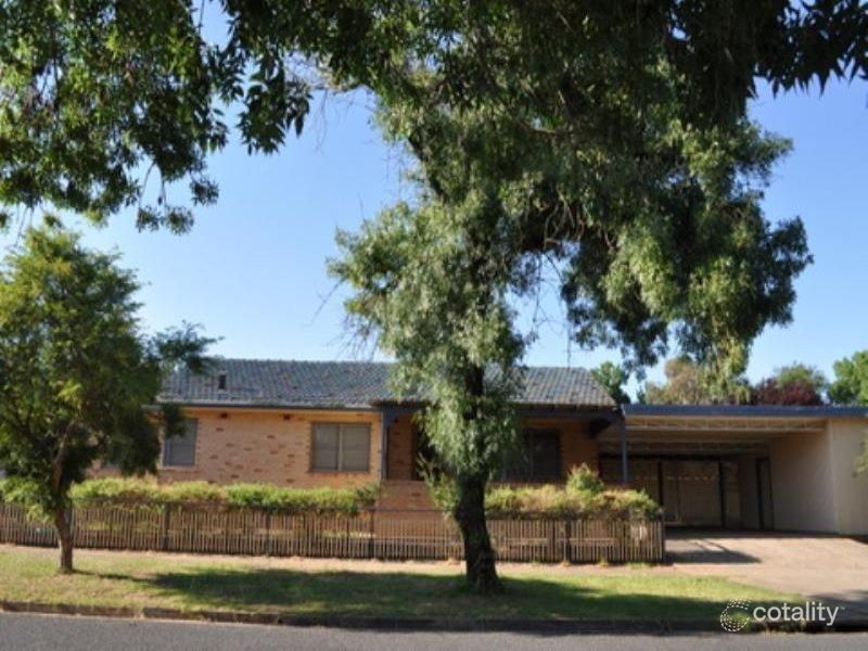 2 Croaker St, Turvey Park, NSW 2650