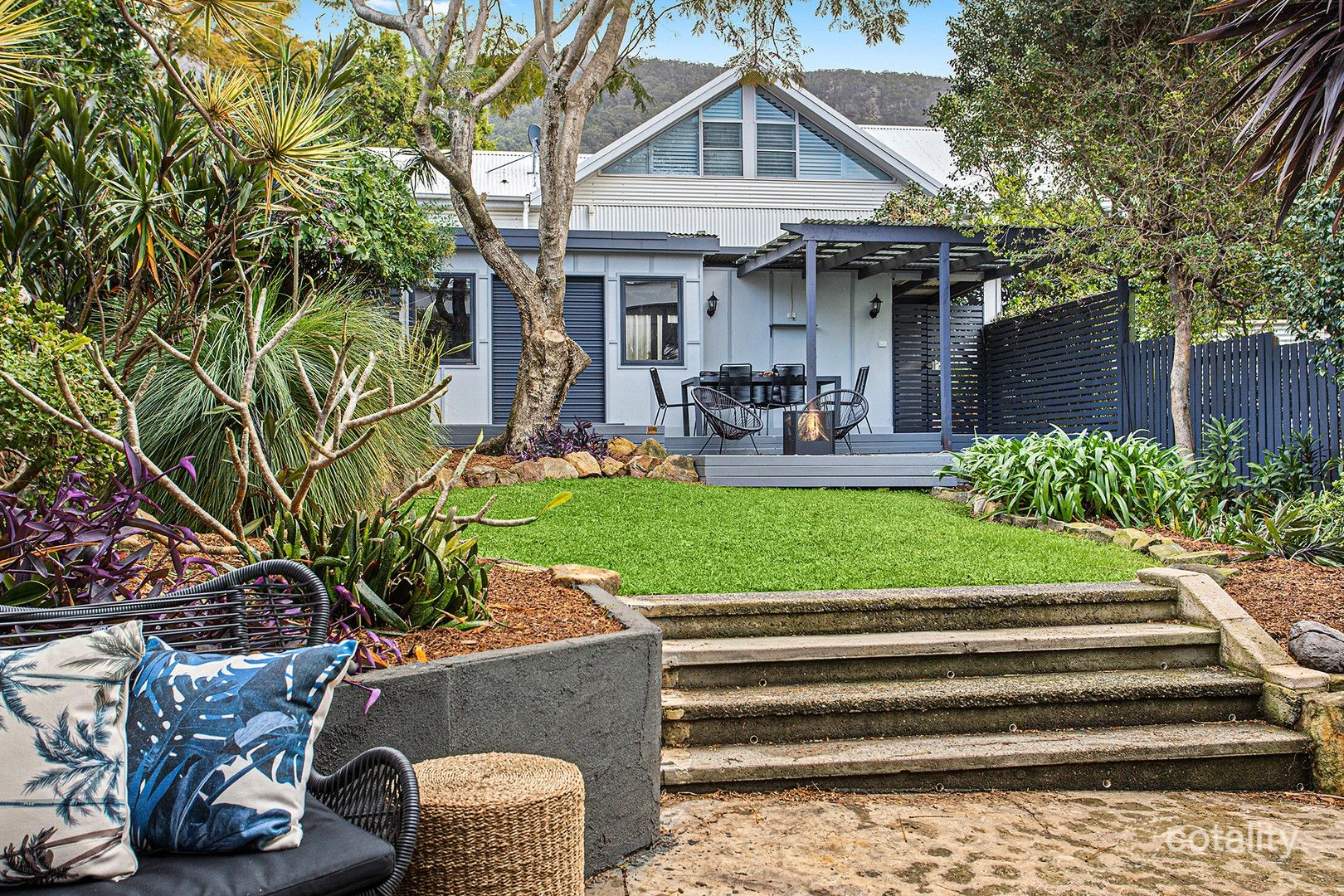 728 Lawrence Hargrave Dr, Coledale, NSW 2515