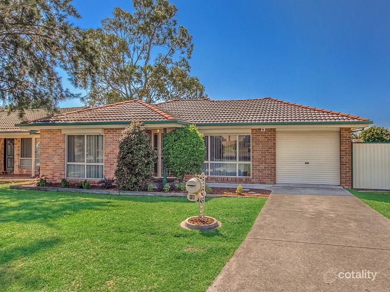 15 Karrabul Rd, St Helens Park, NSW 2560