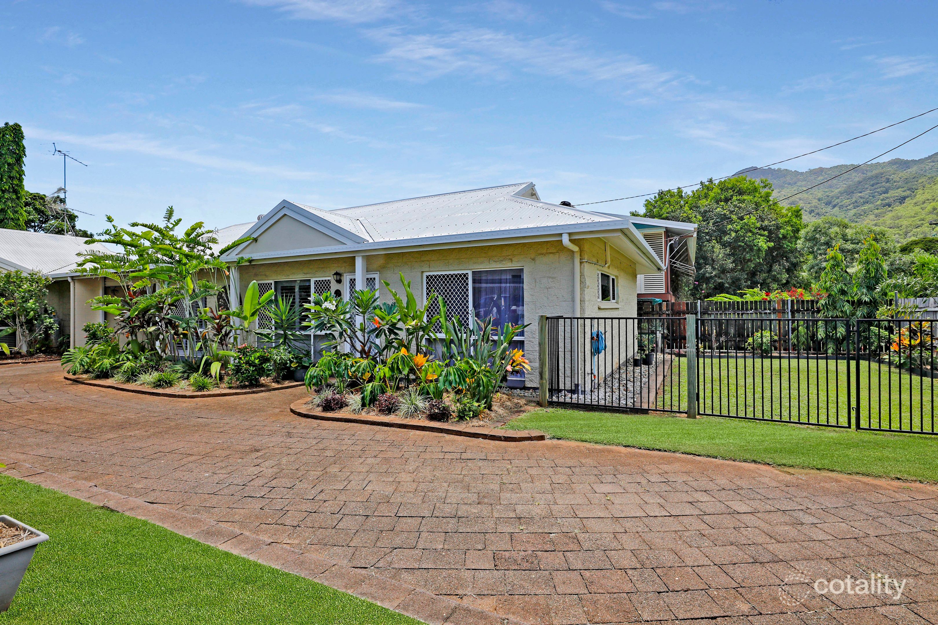 1/28 Valmadre St, Caravonica, QLD 4878