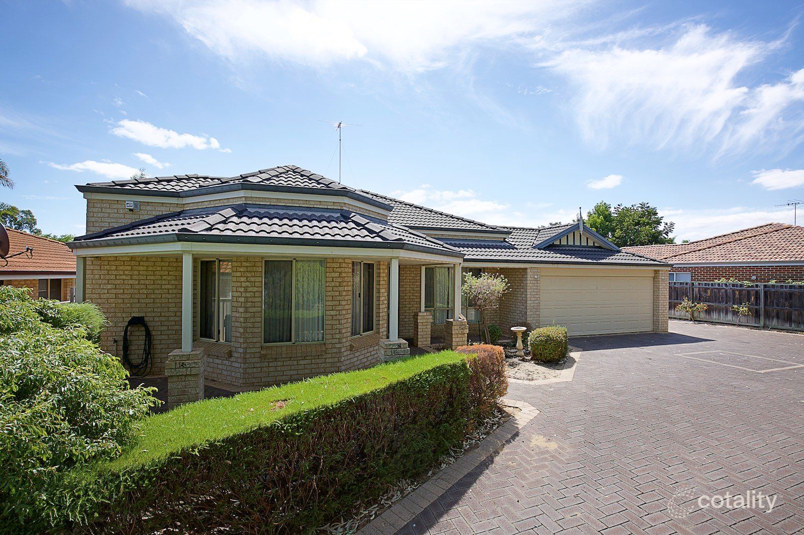17 Dalewood Gdns, Meadow Springs, WA 6210