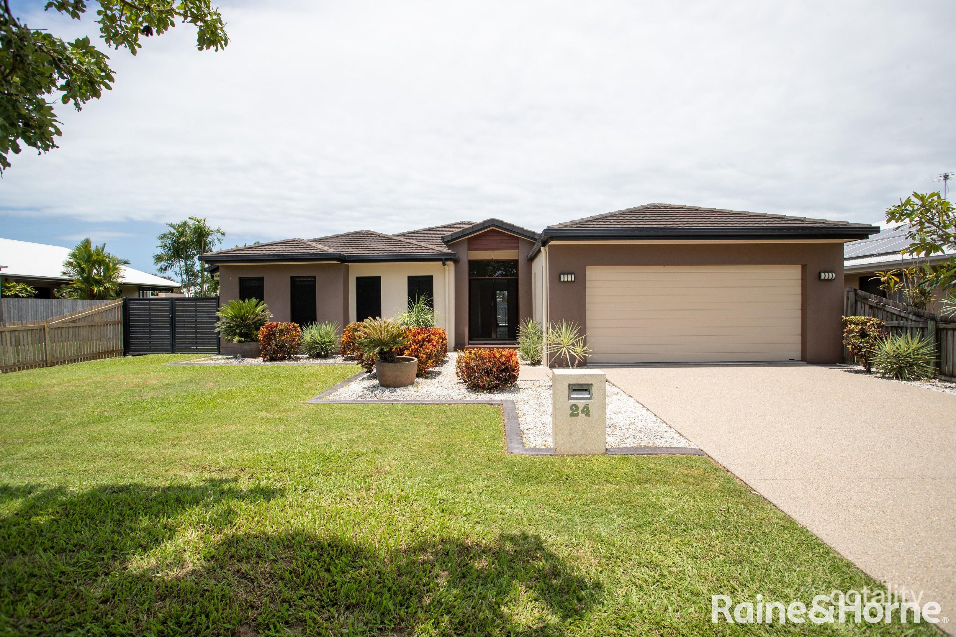 24 Royal Bvd, Glenella, QLD 4740