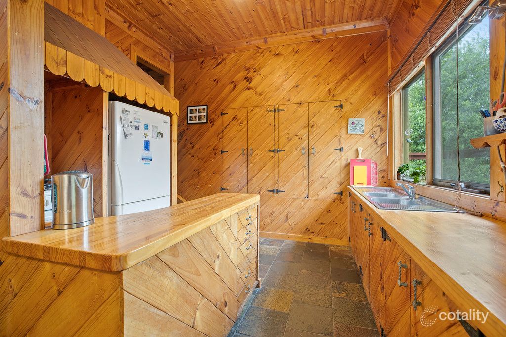 11 Birdwood Ave, Ferntree Gully, VIC 3156