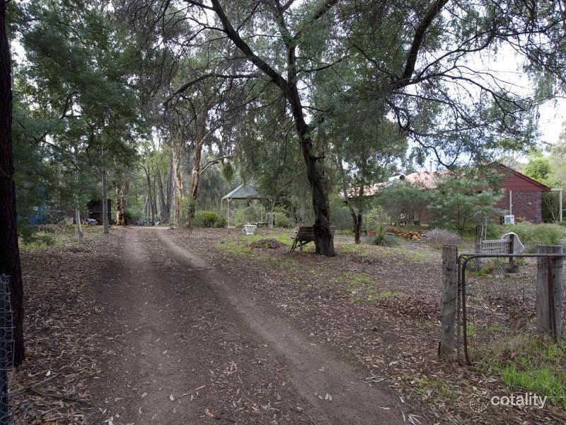 870 Bailup Rd, Wooroloo, WA 6558