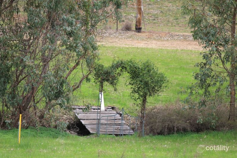 1675 Hinkler Rd, Wooroloo, WA 6558