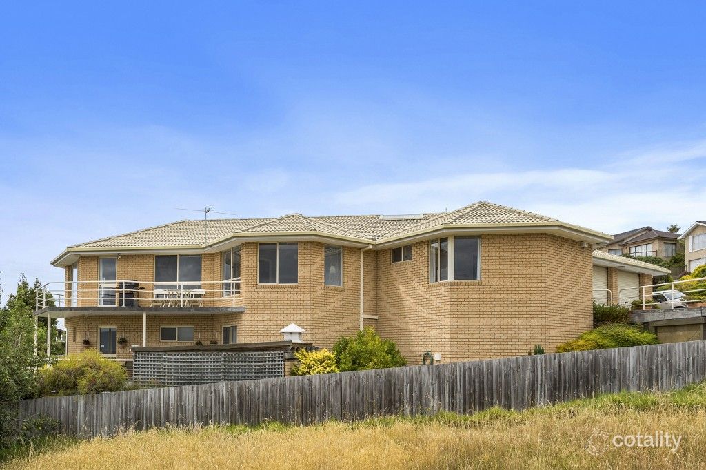 447 Churchill Ave, Sandy Bay, TAS 7005
