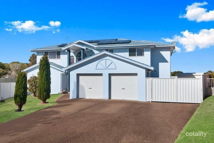 1 Brigantine Pl, Caves Beach, NSW 2281