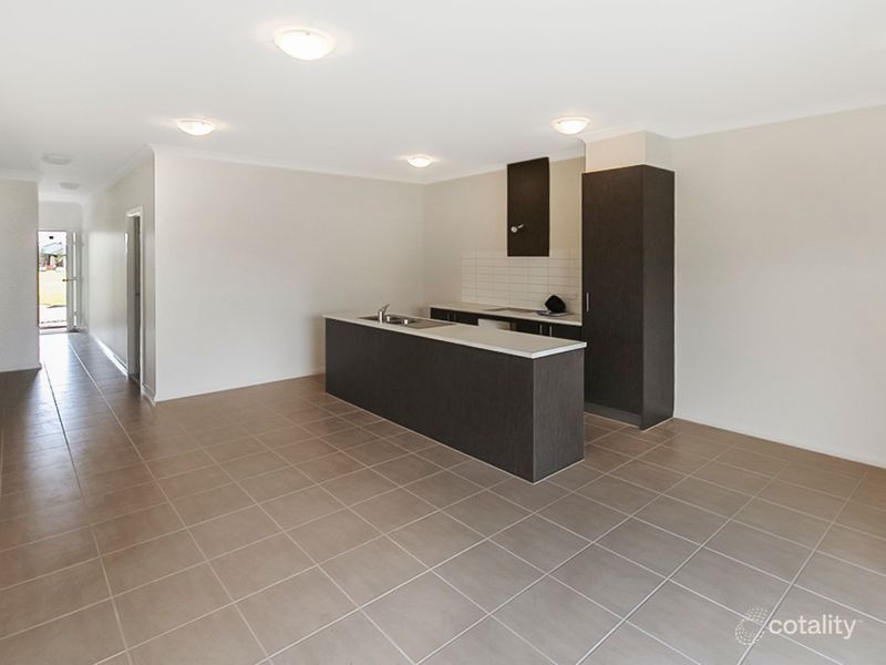 8 Longreach Pde, Point Cook, VIC 3030