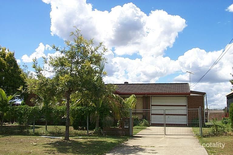 17 Sturt Dr, Redbank Plains, QLD 4301