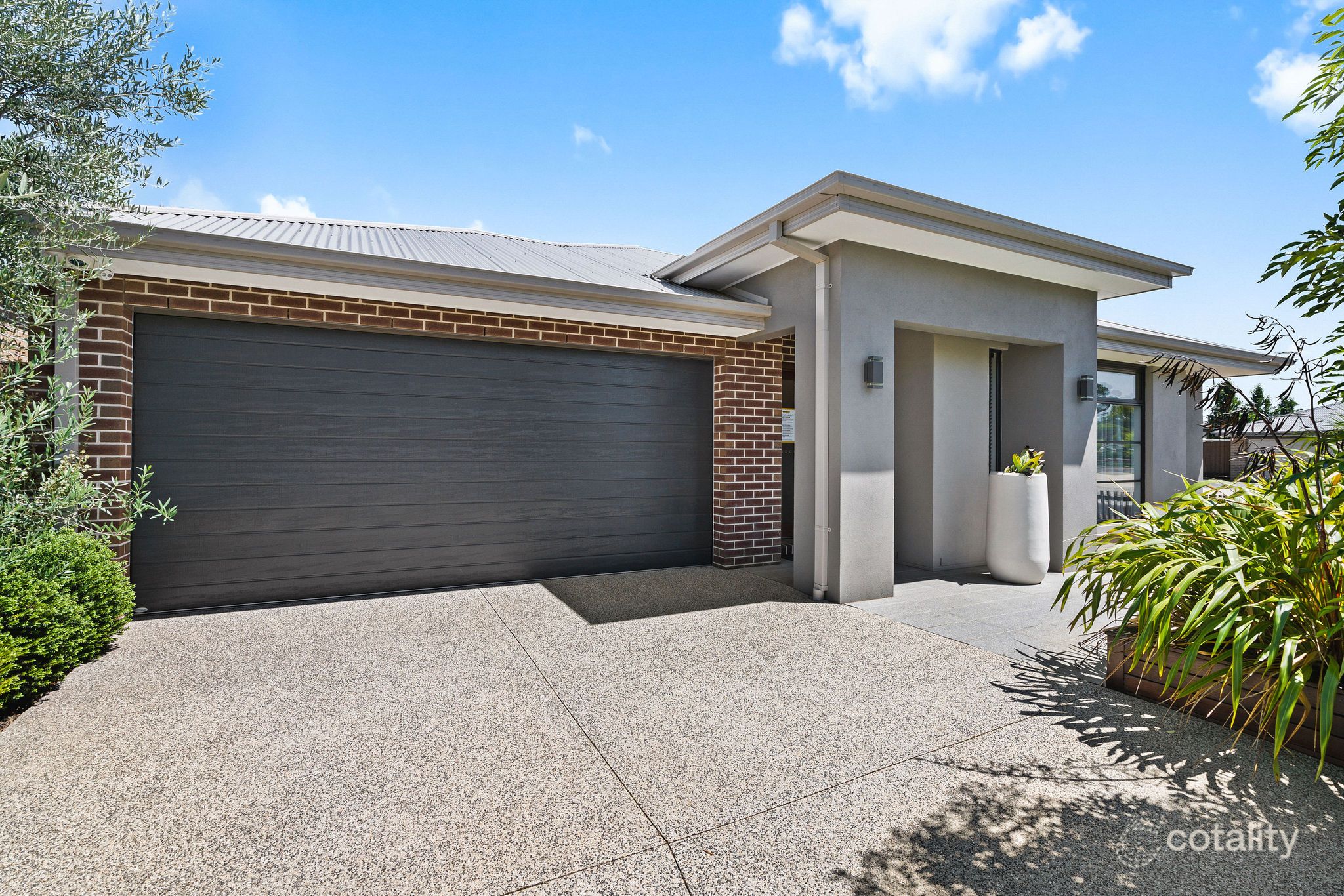 27 Manzeene Ave, Lara, VIC 3212