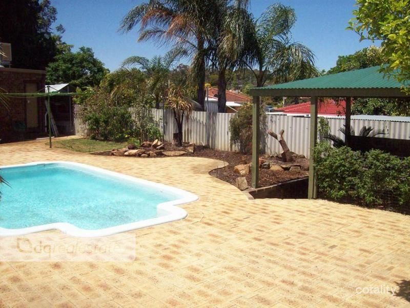 20 Whitworth Ave, Girrawheen, WA 6064