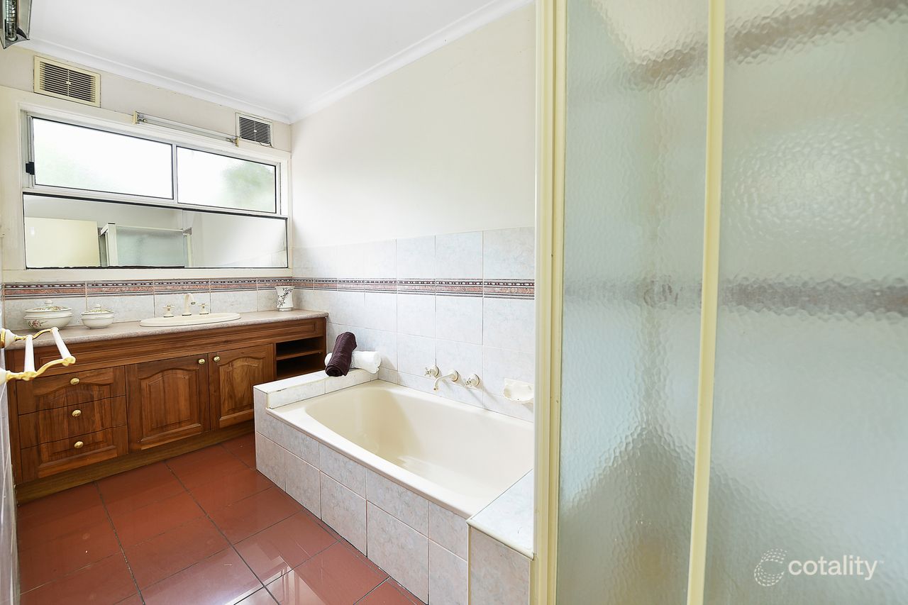 18 Keats Ave, Kingsbury, VIC 3083