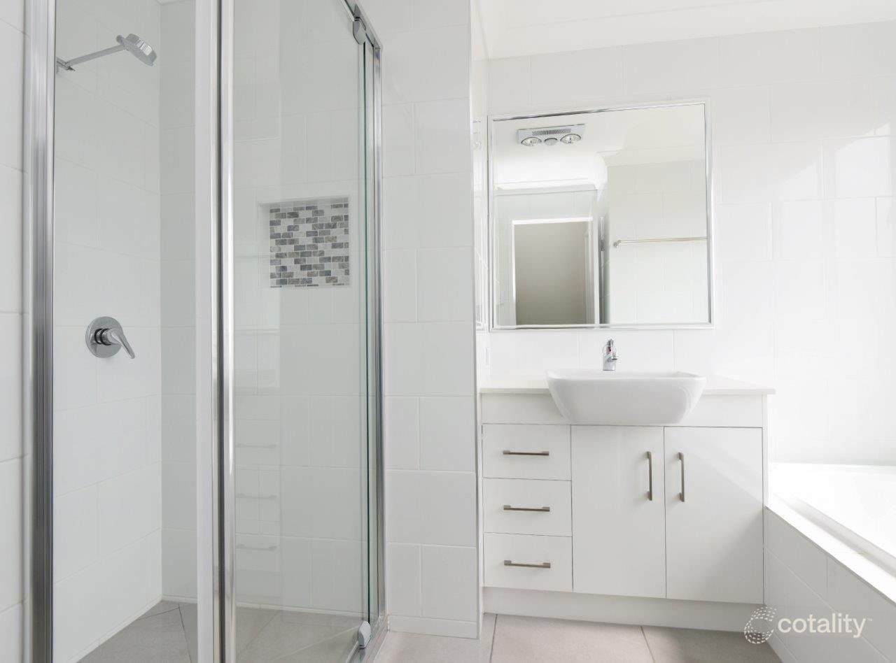 2/12 Kershaw Cl, Cranley, QLD 4350