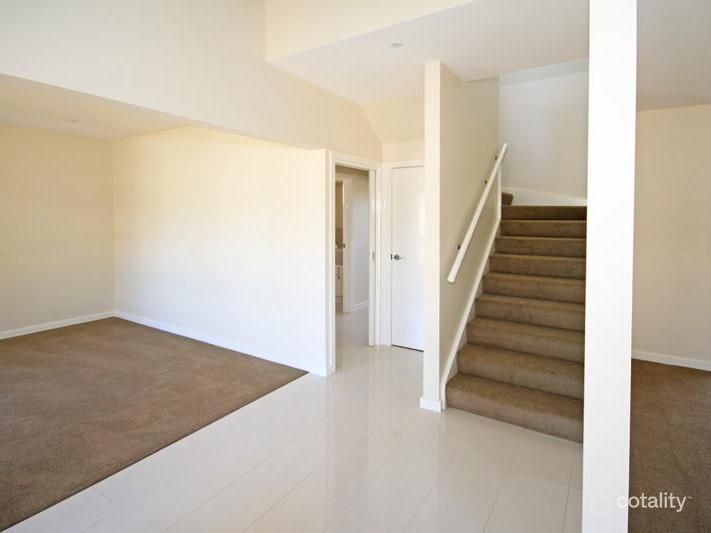 2/23 Warren St, Kyneton, VIC 3444