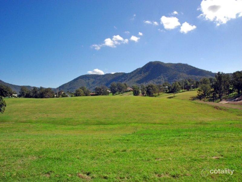 6 Haigh Cres, Samford Valley, QLD 4520