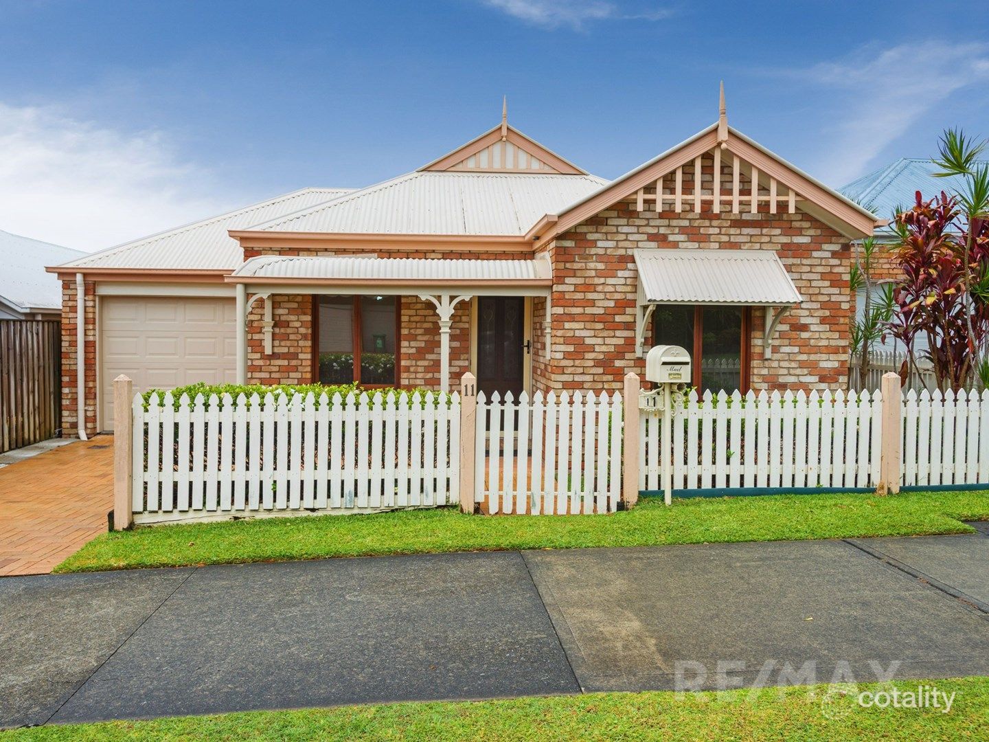 11 Grenada Ct, Varsity Lakes, QLD 4227