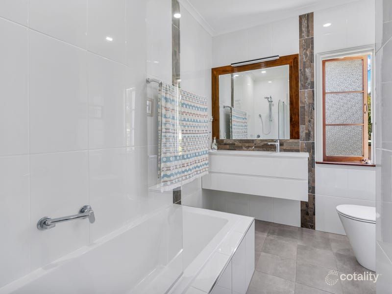 7 Crowley Cl, Whitfield, QLD 4870