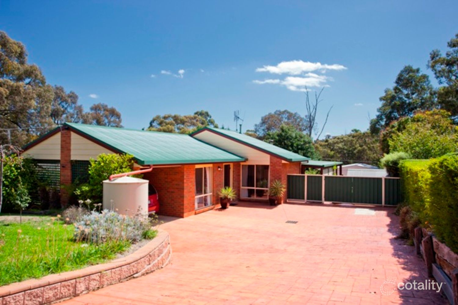 14 Moyna Dr, Spring Gully, VIC 3550