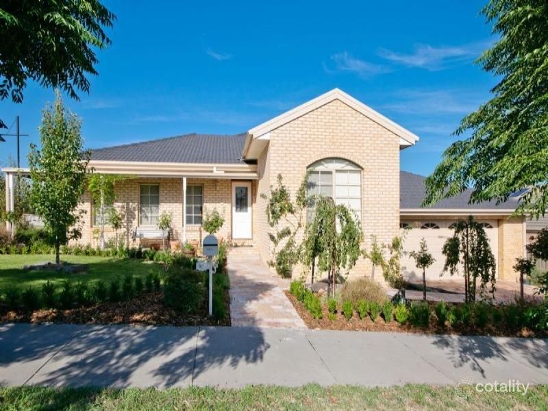 10 Maccoll St, Craigieburn, VIC 3064