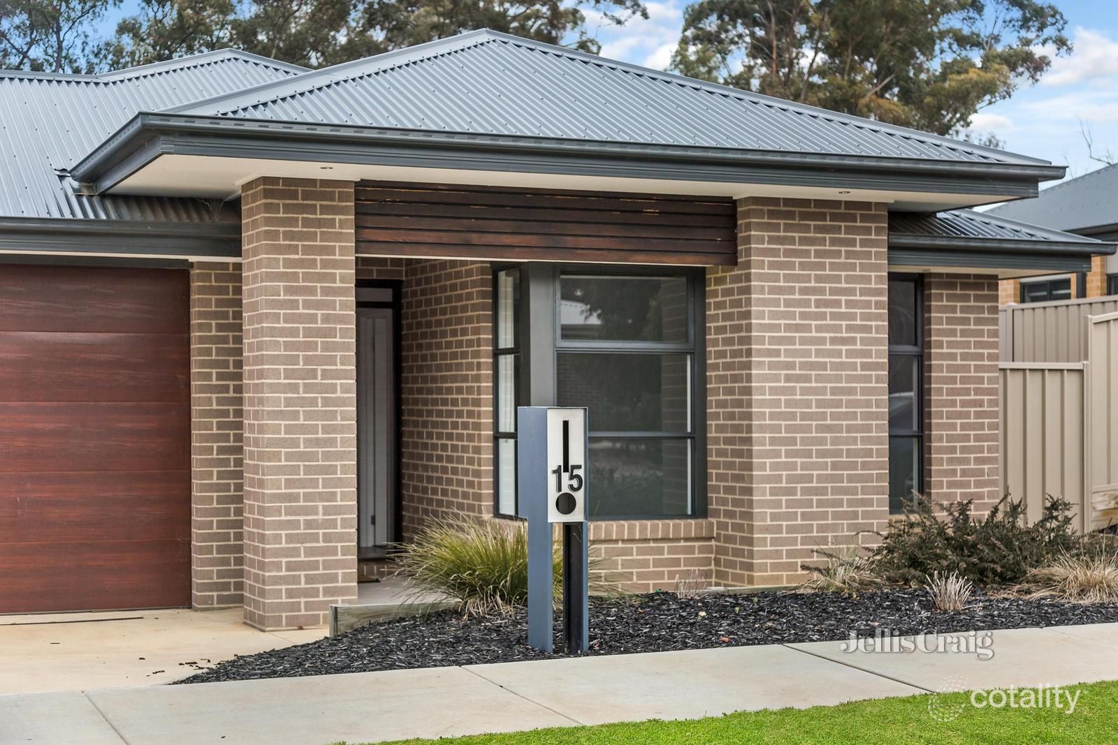 15 Woodman Dr, Mckenzie Hill, VIC 3451