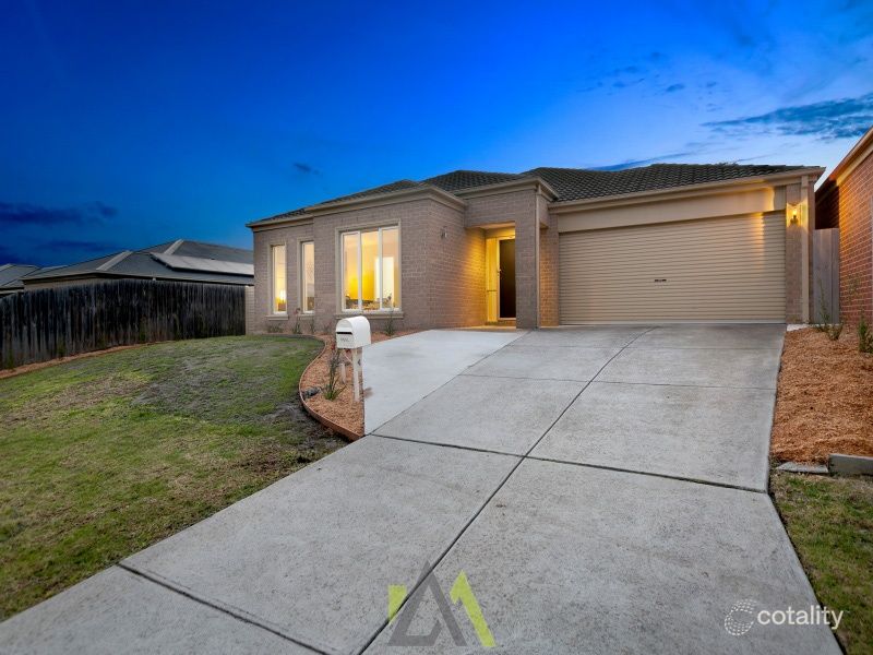 4 Sunny Vale Dr, Langwarrin, VIC 3910