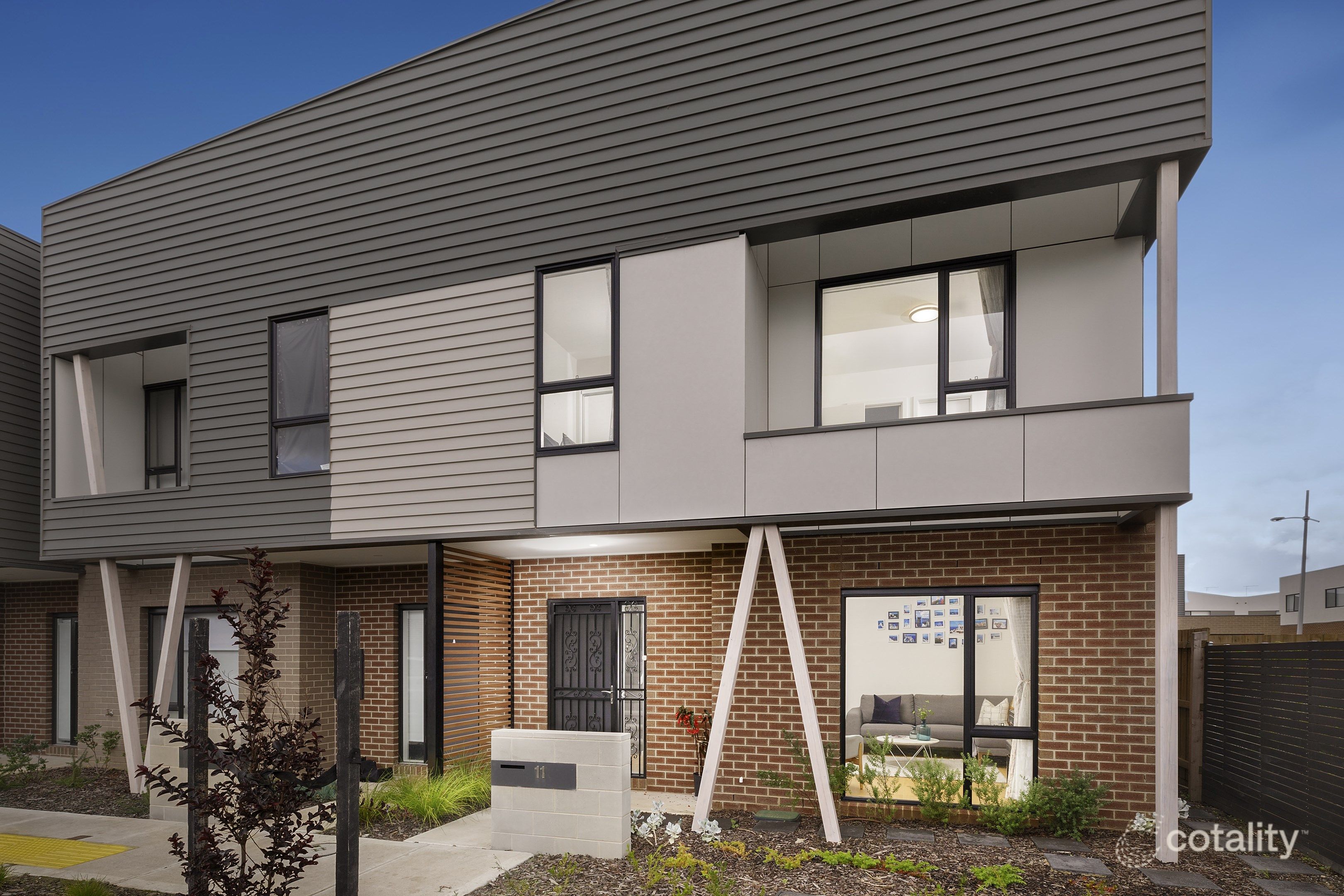 11 Fairview Cres, Avondale Heights, VIC 3034