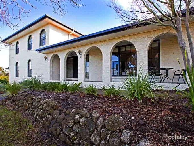 24 Shoubra Dr, Highton, VIC 3216